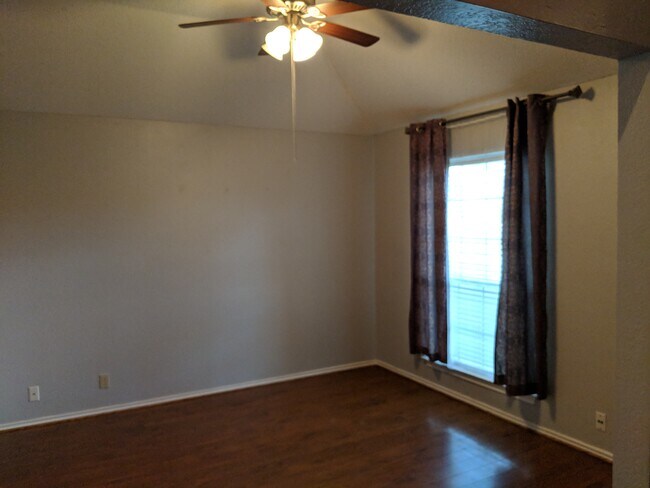 Building Photo - 1308 Meadow Lark Dr