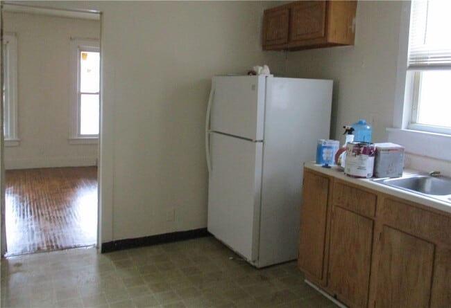 Building Photo - 128 Bartlett St