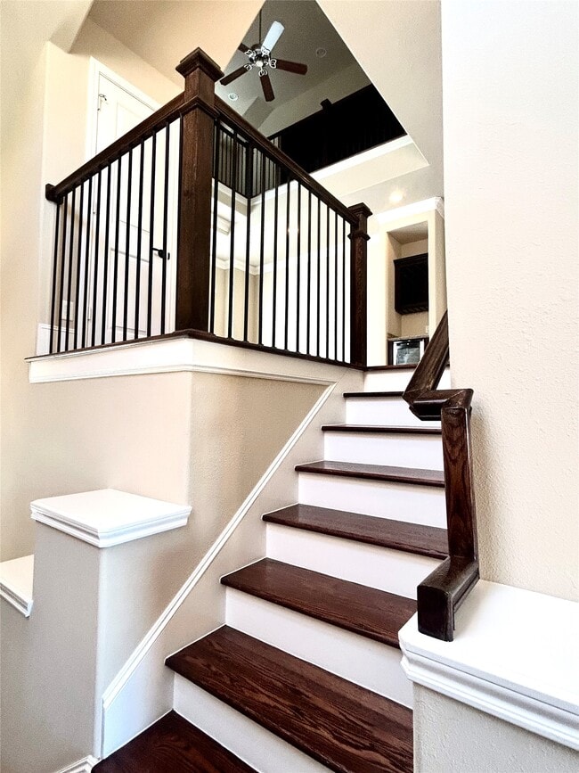 Building Photo - 1049 W 22nd St