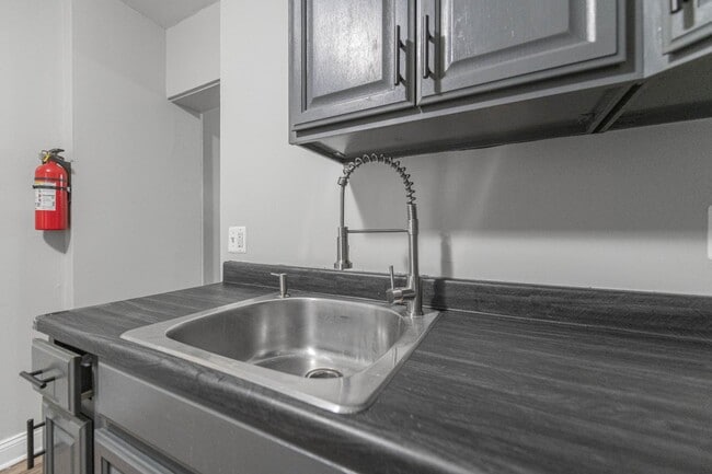 Building Photo - 9 E Basin St