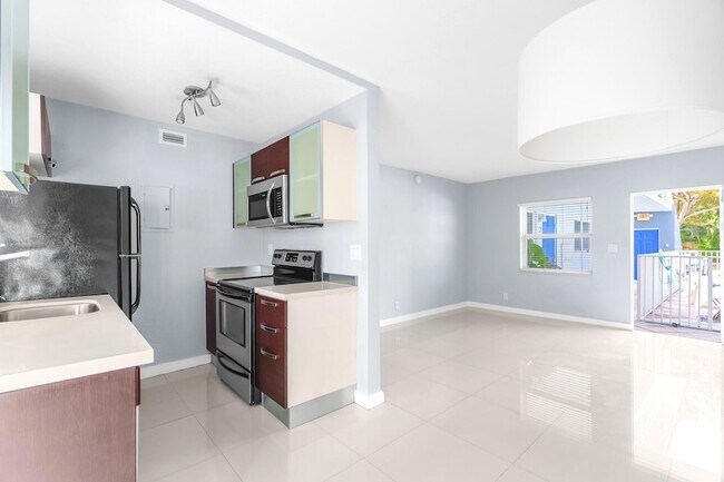 Building Photo - 416 NE 15th Ave