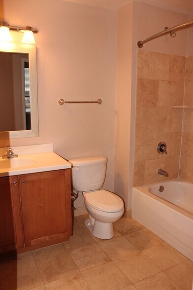 Building Photo - 105-UNIT CHRISTINA LANDING DR, 1703