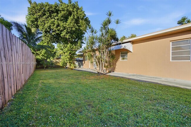 Building Photo - 2445 SW 18th St