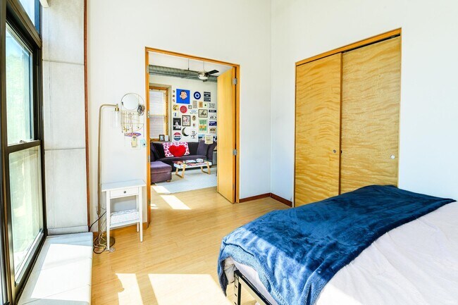 Building Photo - 213 N Walnut St