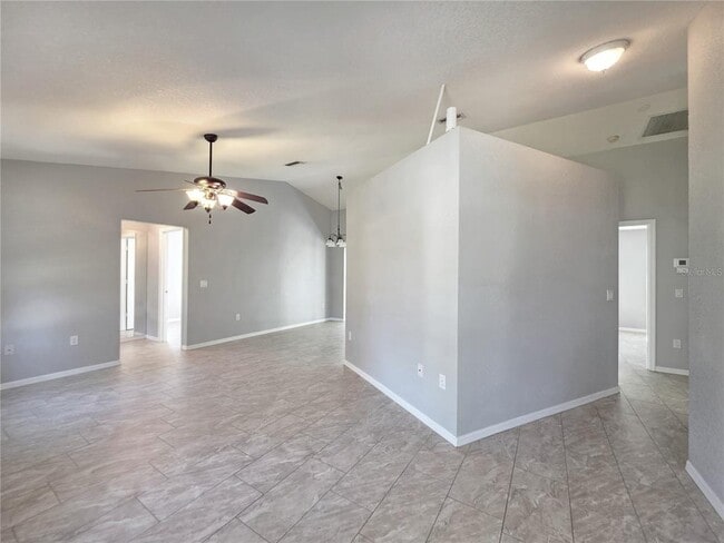 Building Photo - 920 Tanager Rd