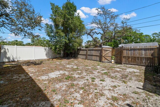 Building Photo - Newly Renovated Condo For Rent in St Peter...