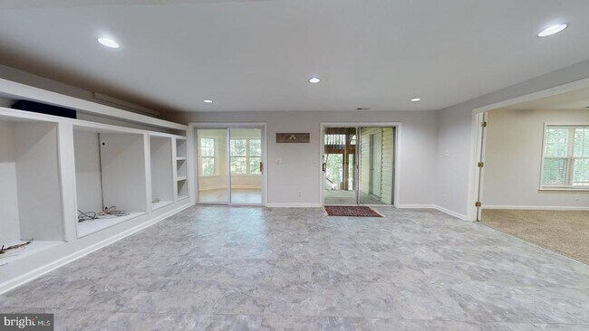 Building Photo - 9811 Fendale Ln