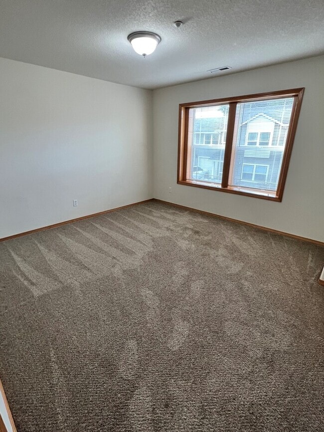 Building Photo - Beautiful Home with LVP Flooring, W/D, Garage, Back Yard, and MORE!