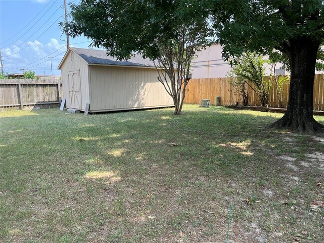 Building Photo - 20431 Mountain Dale Dr