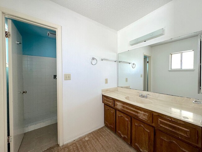 Building Photo - Northeast El Paso 3 Bed 2 Bath in Apollo Heights Neighborhood!