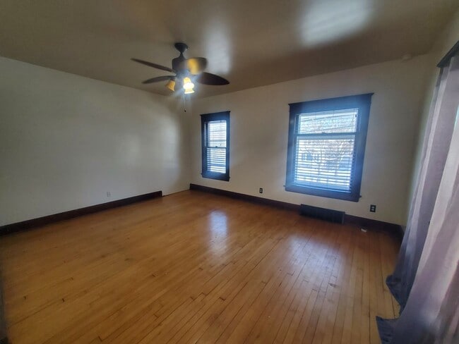 Building Photo - 203/205 N Spring St