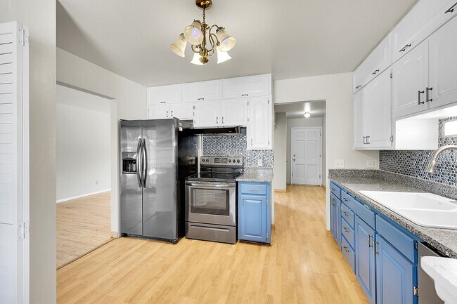 Building Photo - 4220 Edwinstowe Ave