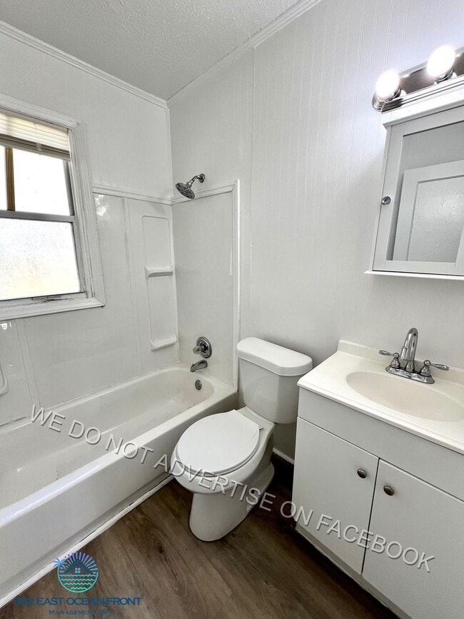 Building Photo - Lovely 3 bedroom / 1 bathroom home now ava...
