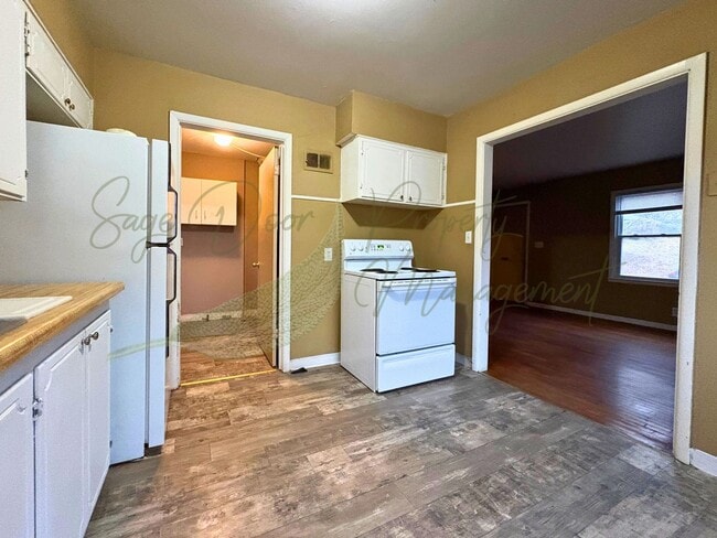 Building Photo - DUPLEX IN INDEPENDENCE!!!!