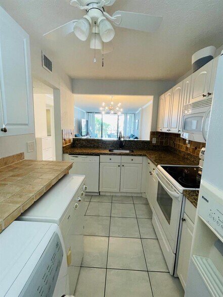 Building Photo - 3545 S Ocean Blvd