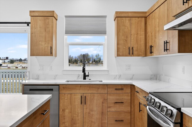 Building Photo - BRAND NEW TOWNHOME IN REXBURG WITH GARAGE