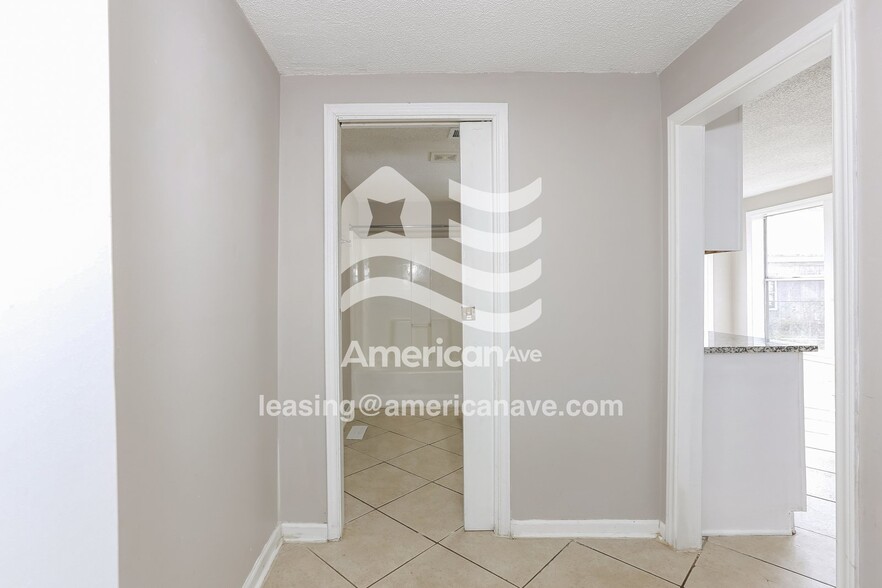 Building Photo - 318 W 50th St