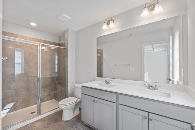 Building Photo - 130 Paramount Dr