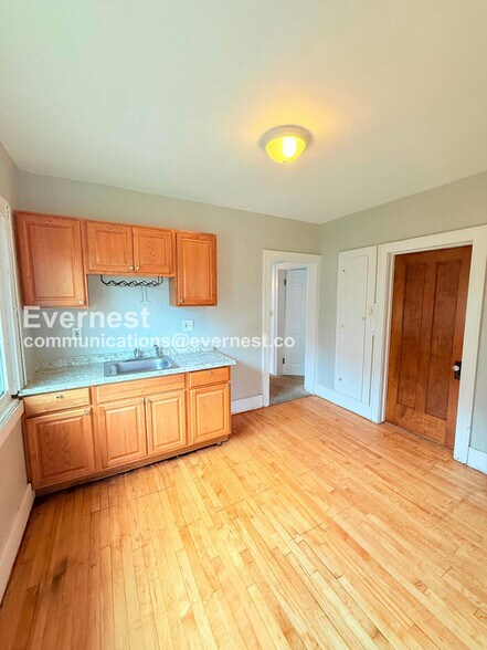 Building Photo - 3498 Haverhill St