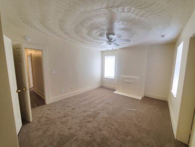 Building Photo - 420 W 31st St