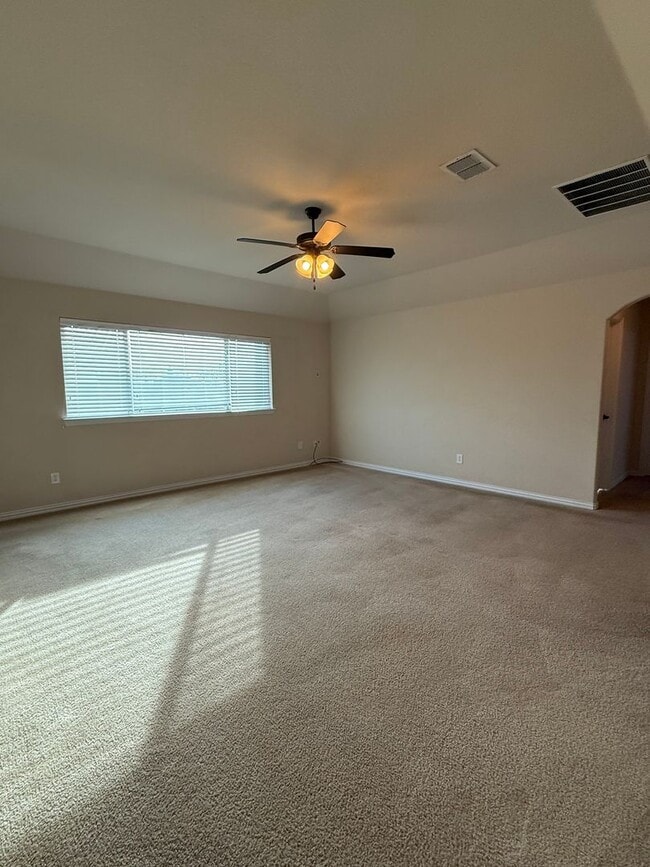 Building Photo - 5/4/3  Home with Game room in WALKING DISTANCE TO THE MARINA