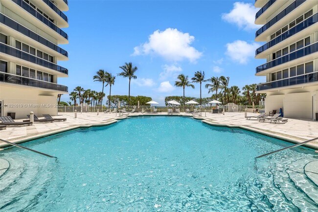 Building Photo - 9559 Collins Ave