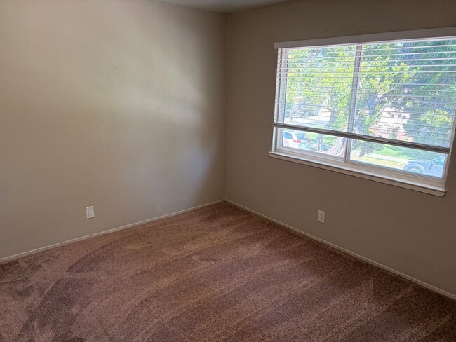 Building Photo - 5635 Hoffman Ct