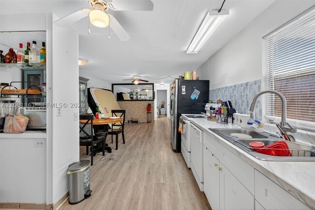 Building Photo - 2430 SW 53rd St