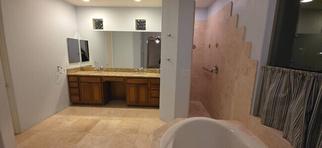 Building Photo - 13401 N 18th St