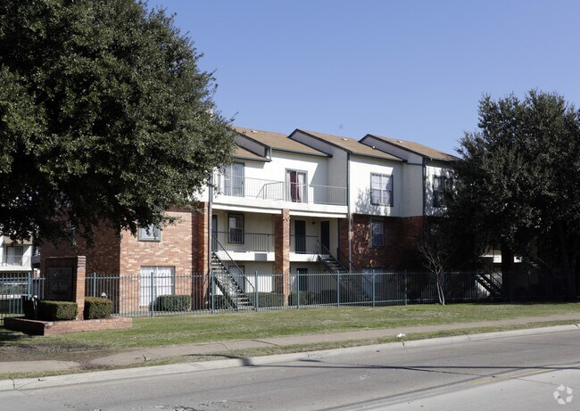 Building Photo - Cadence