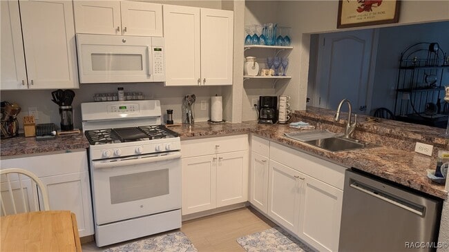 Building Photo - 704 NE 2nd Ave