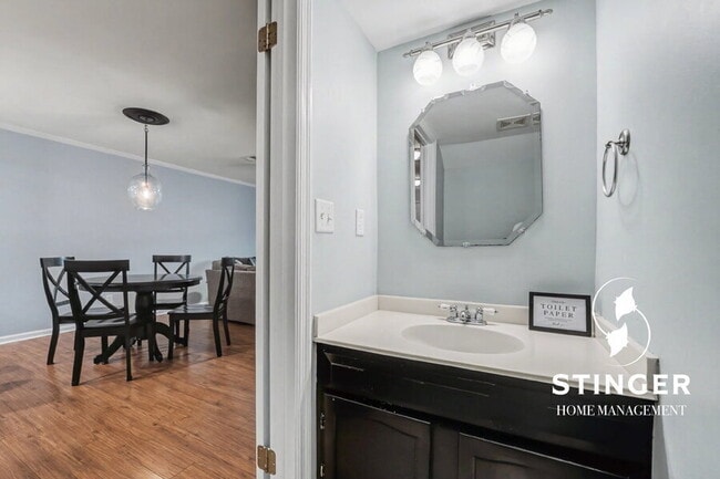 Building Photo - 20 Battery Ln