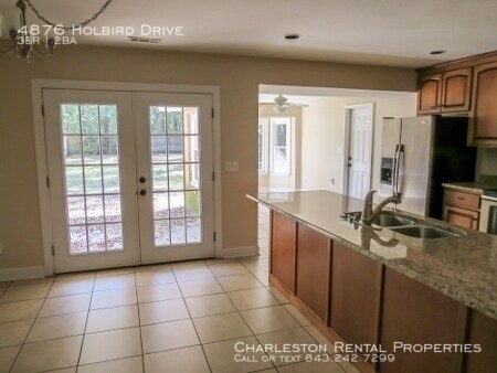 Building Photo - 4876 Holbird St