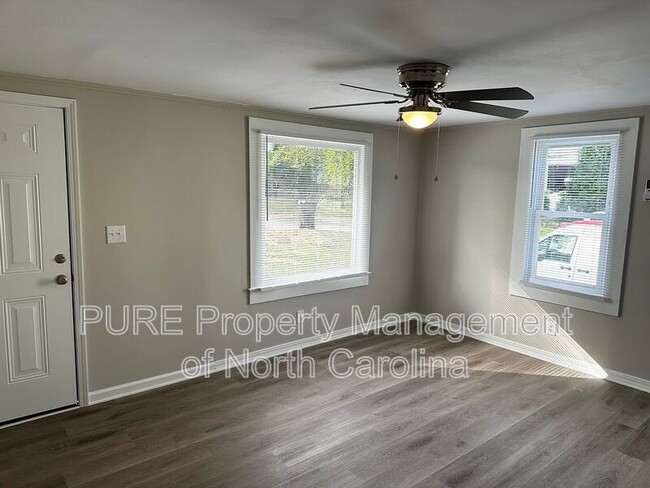 Building Photo - 606 Carver Dr