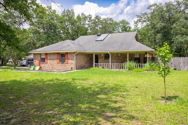 Building Photo - 21 Pinewood Ln