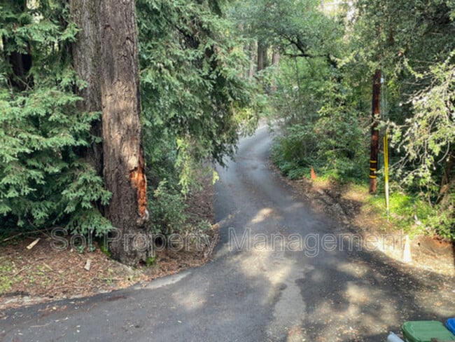 Building Photo - 175 S Redwood Dr