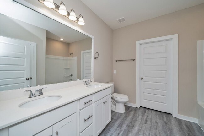 Building Photo - 5505 Blue Jay Cir