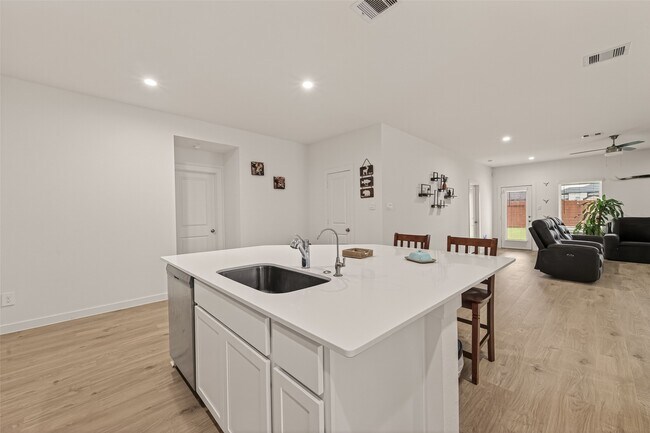 Building Photo - 30518 White Cliff Ct