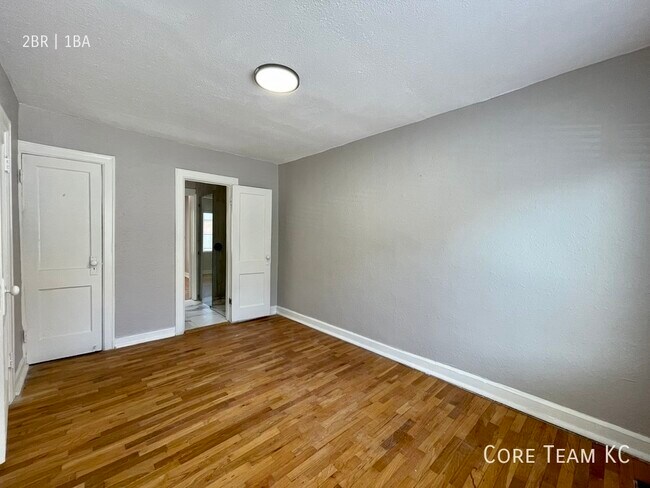 Building Photo - 1114 W 45th St