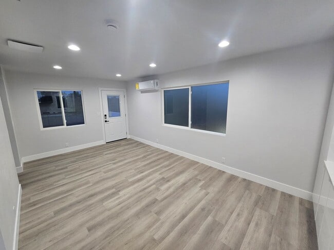 Building Photo - Beautiful new ADU for lease