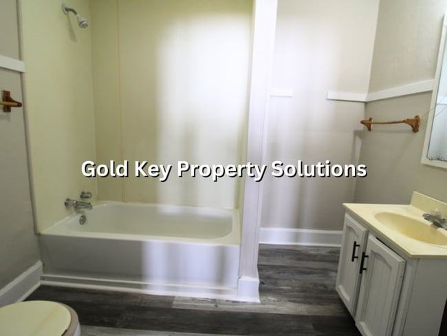 Building Photo - Updated 3 BR 1 BA House with New Flooring and Paint (SECTION 8 APPROVED)