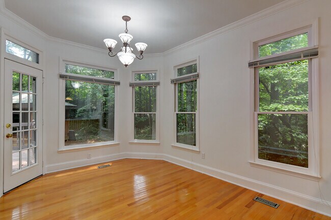 Building Photo - 801 Brightwood Ln