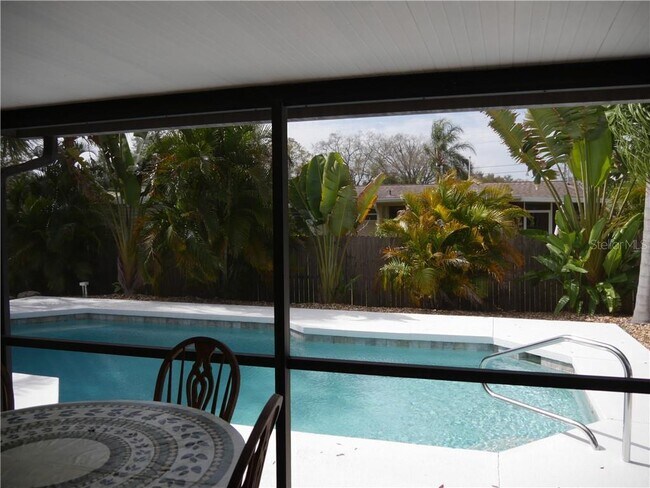 Building Photo - 3026 Vinson Ave