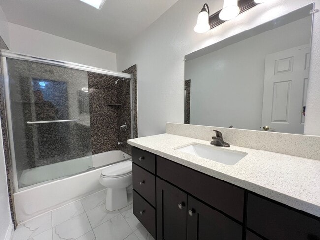 Building Photo - Large 3 bedroom townhome available in Buena Park