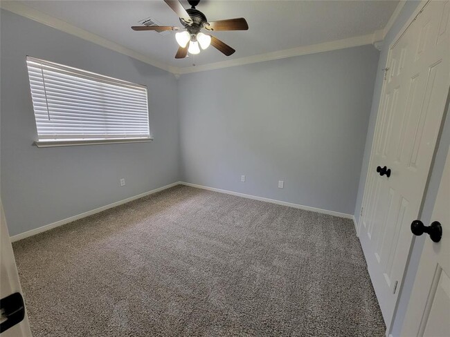 Building Photo - 2218 Wickburn Dr