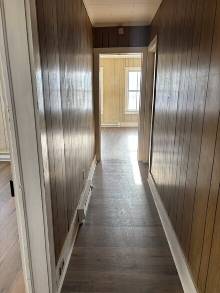 Building Photo - 615 Broad St