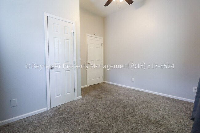 Building Photo - 1324 N Cheyenne Ave