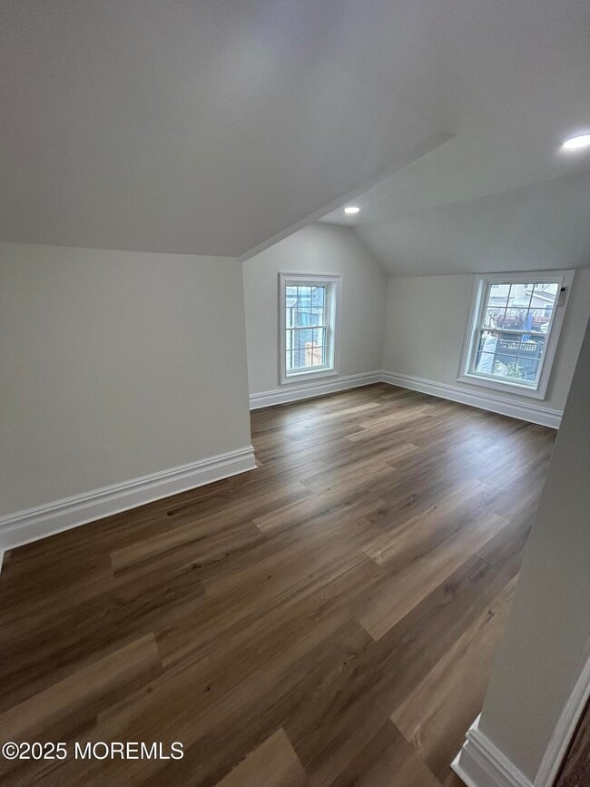 Building Photo - 600 Ocean Park Ave