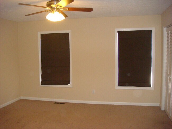 Building Photo - 1042 Chinook St