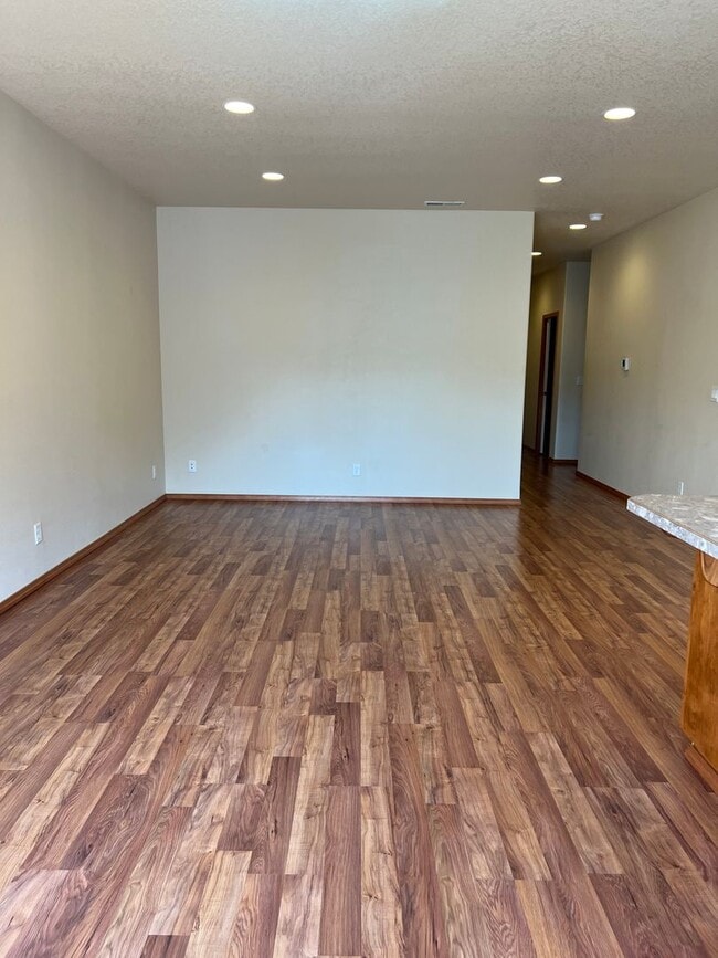 Building Photo - 417 SW Pemberly Loop